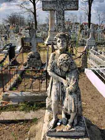 Statuetă ilustrând pterea sacrificiului personal Statuetă ilustrând pterea sacrificiului personal